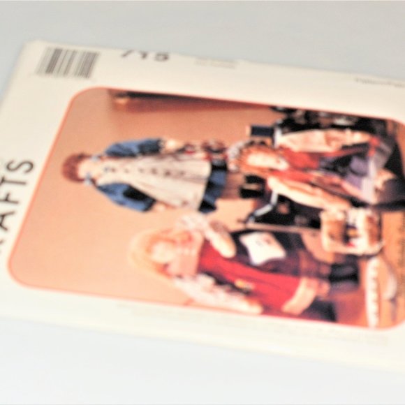 1995 McCall's Crafts THE SEWING SISTERS McCall's Pattern #715 Sewing Pattern - Picture 1 of 2